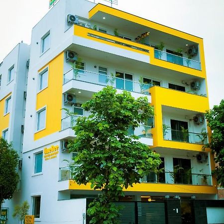 Lime Tree Luxury Studio - Service Apartment Near Artemis Hospital ,Гургаон Екстериор снимка